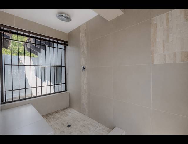 6 BEDROOM FREEHOLD FOR SALE IN BRYANSTON
